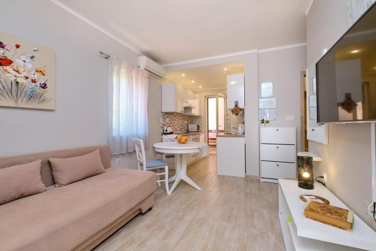 Apartments Enna Mali Lošinj Exteriör bild
