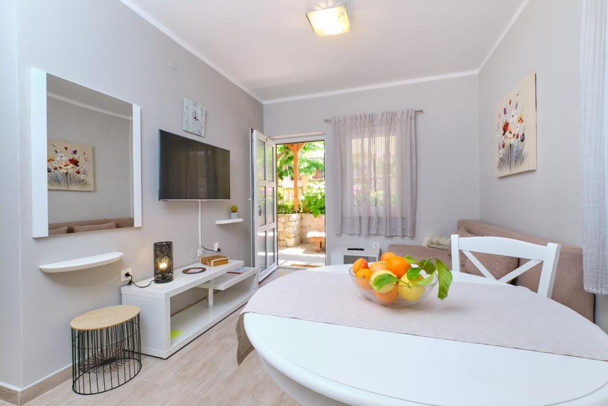 Apartments Enna Mali Lošinj Exteriör bild